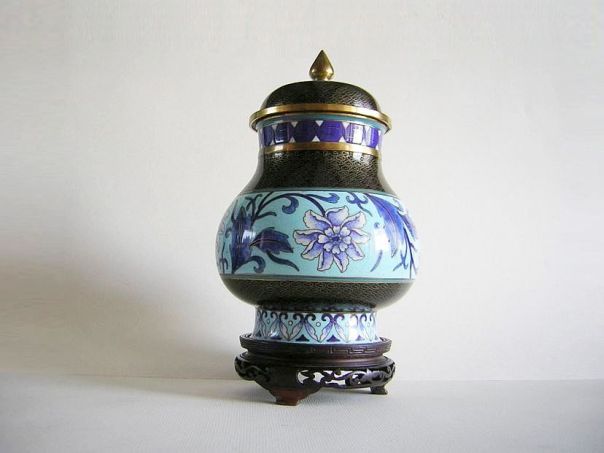 Modern blue cloisonné pot and lid – (0437)